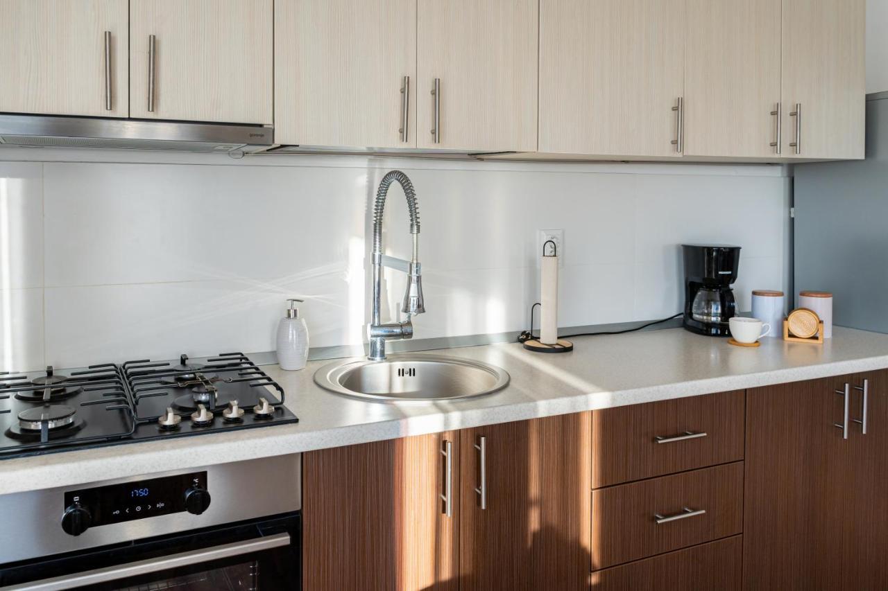 Uniquemoments Airport Apartment & Secure Parking & Airport Shuttle Iasi Exterior photo