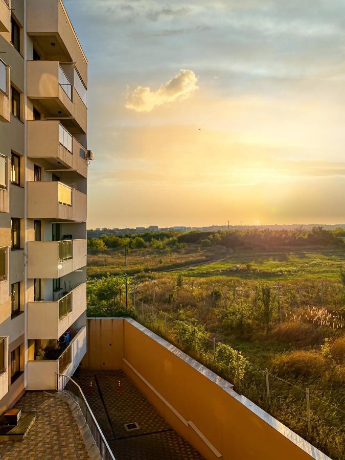 Uniquemoments Airport Apartment & Secure Parking & Airport Shuttle Iasi Exterior photo