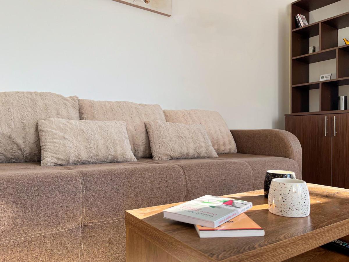Uniquemoments Airport Apartment & Secure Parking & Airport Shuttle Iasi Exterior photo