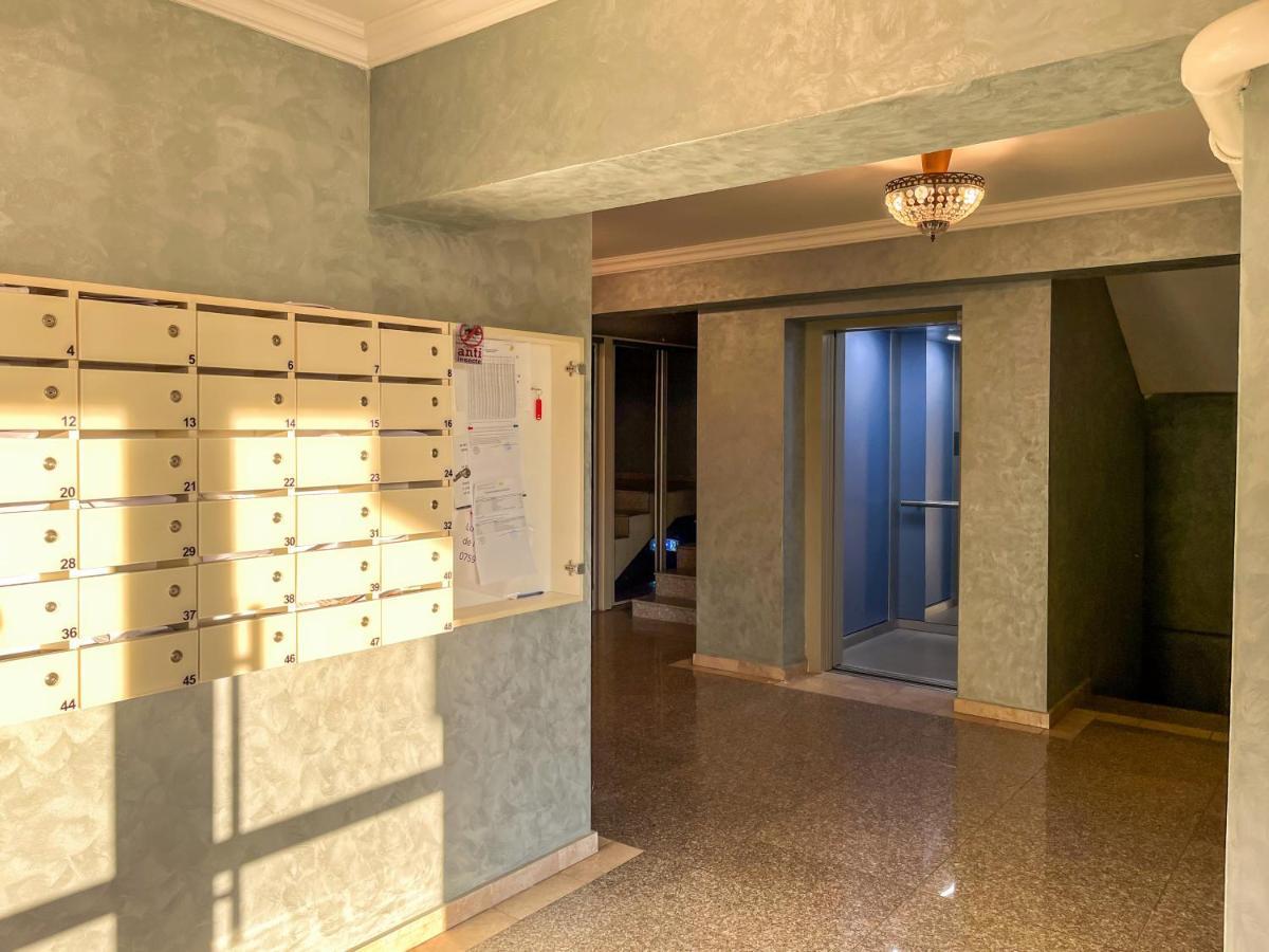 Uniquemoments Airport Apartment & Secure Parking & Airport Shuttle Iasi Exterior photo